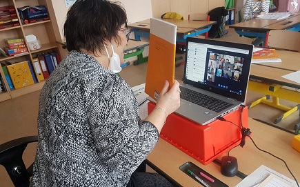 DPFA- Grundschullehrerin Andrea Schmidt im Mathe-Online-Unterricht mir ihren Schützlingen. / Foto: DPFA Görlitz
